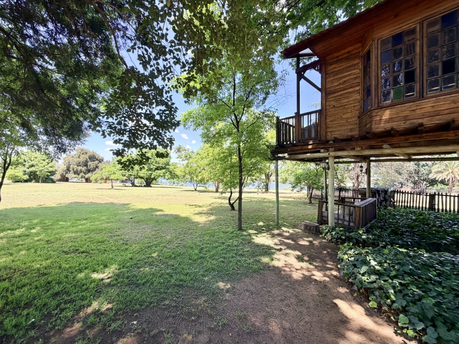 7 Bedroom Property for Sale in Mullersrust Free State